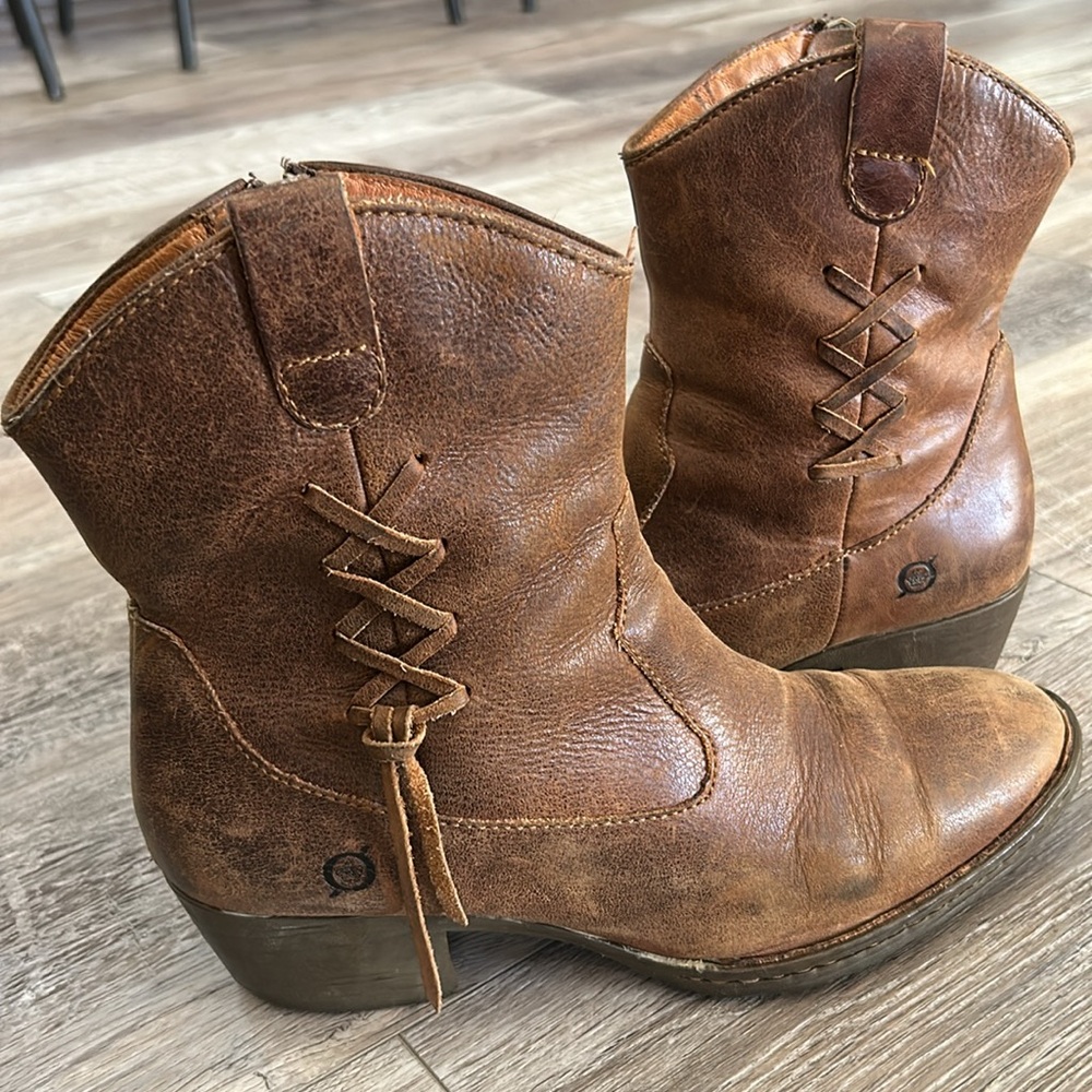 Born ankle boots, leather, Brown, boots are weathered and worn
